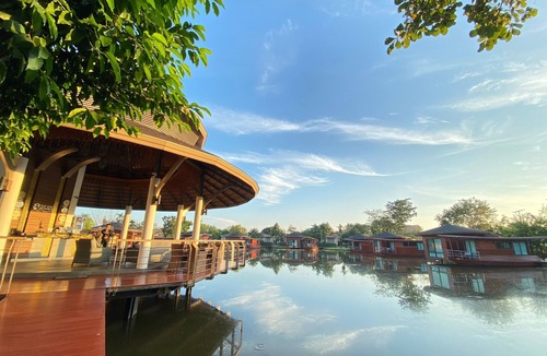 Nakhon Chai Si Resort | Boathouse Boutique Riverside