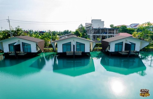 Nakhon Chai Si Resort | Boathouse Boutique Riverside