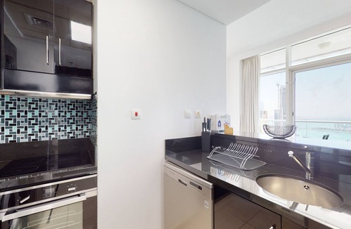 Dubai Marina Apartment | BR Luxe 1 BDR Apartment w/Balcony and Sea Views