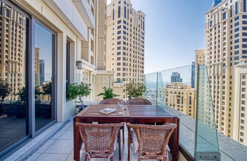 Dubai Marina Apartment | Breathtaking Sea View, Beachfront 2 BDR Apt in JBR