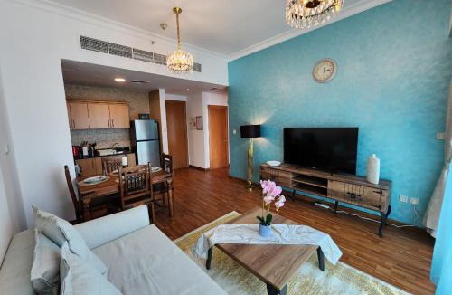 Business Bay Apartment | Bright and Luxury 1 Bedroom on Canal