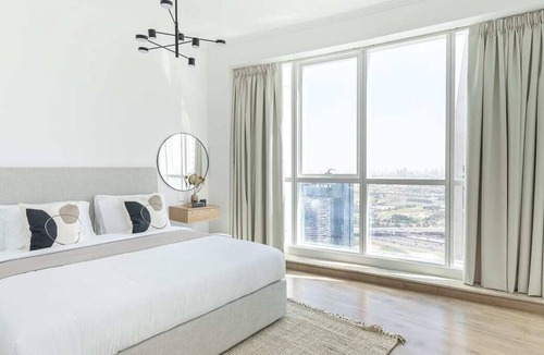 Dubai Marina Apartment | Bright and Pristine 2BR Apt in Dubai Marina