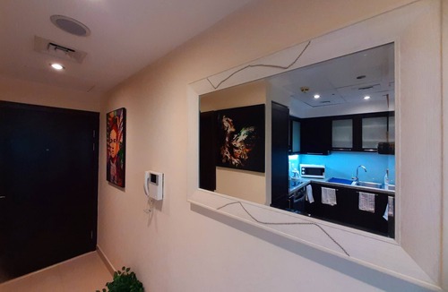 Jumeira 3 Apartment | Bright Open Plan Flat★Central DXB★Large Private Terrace Garden★Great Canal Views
