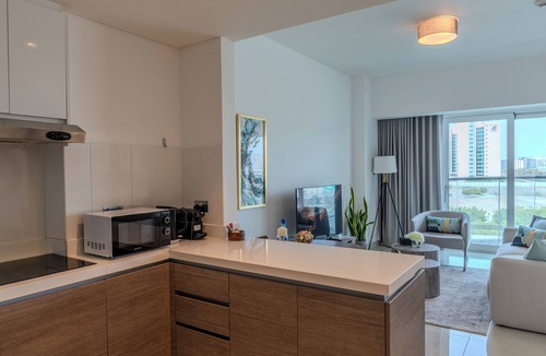 Al Raha Beach Apartment | Bright Studio with Balcony, Pool & Gym – Near Yas Attractions