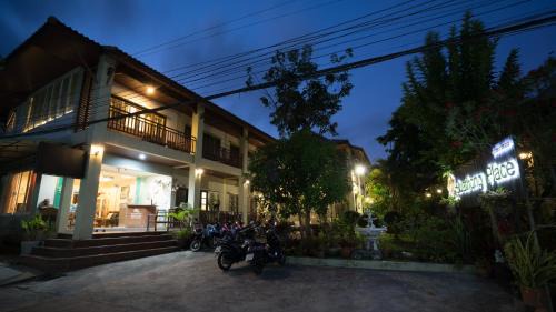 Maret Apartment | Buathong Place