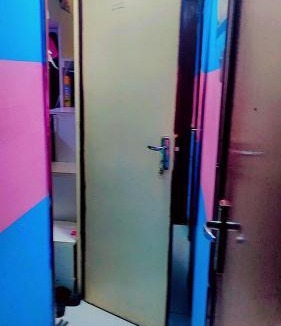 Old Dubai Hostel | Budget-Friendly Upper Bed Space in Shared Partition