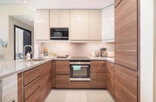 Dubai Apartment | Calm 1-Bedroom With Relaxing Balcony Atmosphere in Liwan