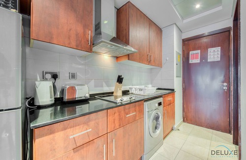 Jumeirah Lake Towers Apartment | Calm Studio at Lake View Tower JLT by Deluxe Holiday Homes
