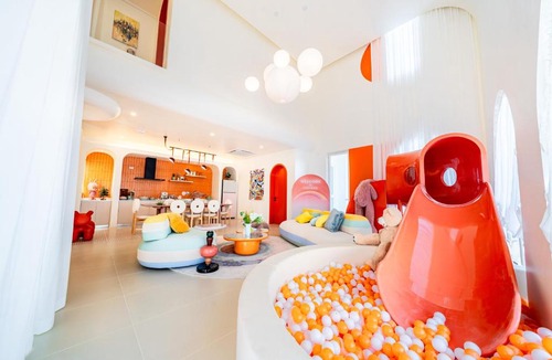 Nong Chaeng Villa | Candy House Private Pool Villa & KTV