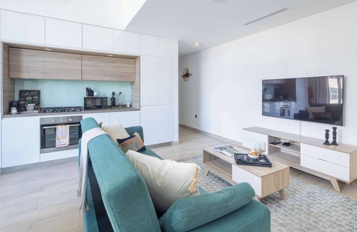 Jabal Ali 2 Apartment | Captivating 2BR in Dubai Marina with Canal Views