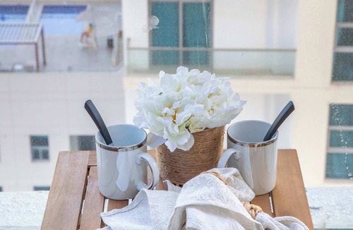 Jabal Ali 2 Apartment | Captivating 2BR in Dubai Marina with Canal Views