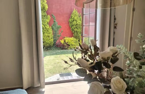 Metepec House | Casa Bugambilia. Downtown. Metepec. Parking. WiFi.