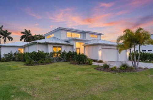 Central Naples House | Central Naples Luxury - Pool Spa and Prime Location