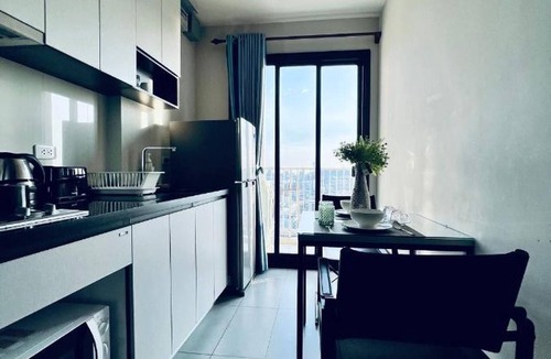 Pattaya Bay Condo | Central Pattaya Condo With Infinity Pool