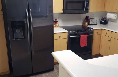 Mililani Mauka - Launani Valley House | Central tropical streamside retreat. NO CLEANING FEE.