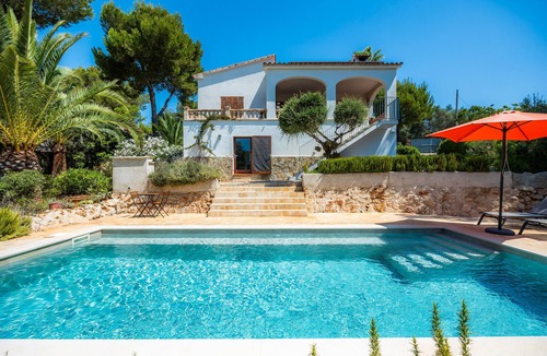 Cala Murada Ski Chalet | Chalet 'Casa Inés' with Private Terrace, Wi-Fi and Air Conditioning