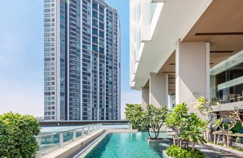 Phra Khanong Nuea Apartment | Charming Sky Bay Suite near BTS Phrakanong 简约迷人房近轻轨站 U1