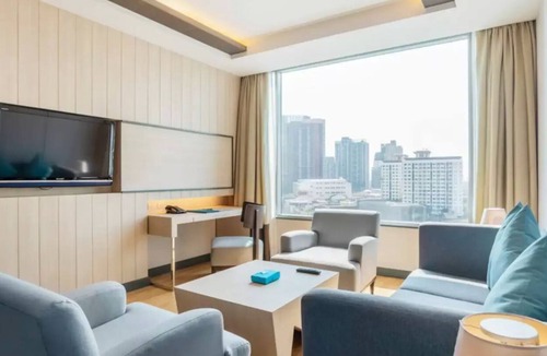 Phra Khanong Nuea Apartment | Charming Sky Bay Suite near BTS Phrakanong 简约迷人房近轻轨站 U4