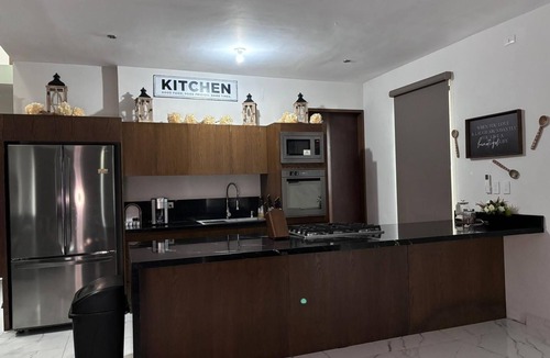 Monterrey House | Charming 3-bedroom house in nice Mitras Poniente with WiFi, AC