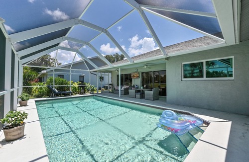 Central Naples Cottage | Charming 4-bedroom pool home with AC, in Naples FL