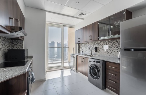 Dubai Marina Apartment | Charming Marina Views Home Steps From The Beach