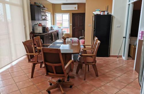 Saen Suk House | Charming Room in Muaeng Chonburi House with Garden View