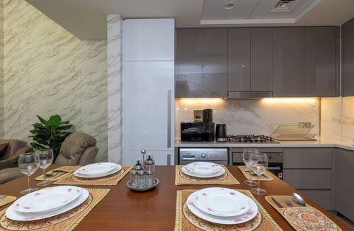 Nad Al Sheba House | Chic 1-bedroom with fitness Swiming pool , WiFi in awesome Dubai