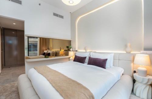 Jumeirah Village Circle Apartment | Chic 1BDR - Sunset Views - Designer's Choice - Huge Corner Balcony - New Building - Heart of JVC