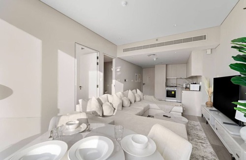 Jabal Ali 2 Apartment | Chic 1BR Stay in Dubai Marina | Modern Unit Near Mall, Pool, Gym & Waterfront