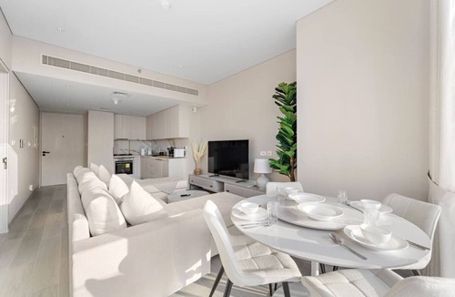 Jabal Ali 2 Apartment | Chic 1BR Stay in Dubai Marina | Modern Unit Near Mall, Pool, Gym & Waterfront