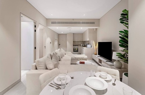 Jabal Ali 2 Apartment | Chic 1BR Stay in Dubai Marina | Modern Unit Near Mall, Pool, Gym & Waterfront