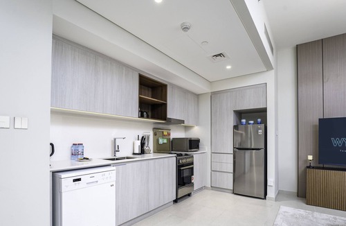 Dubai Apartment | Chic 2 BR in Vida Residences Canal View