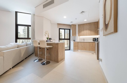 Jadaf Apartment | Chic 2BR Apt with Contemporary Design