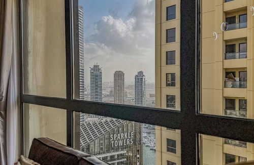 Dubai Marina Apartment | Chic 2BR Beachfront Residence at Amwaj 4- 2201