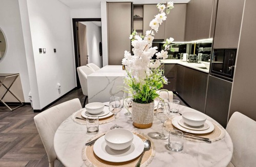 Jadaf Apartment | Chic 2BR | Close to Burj Khalifa, Dubai Mall & Creek