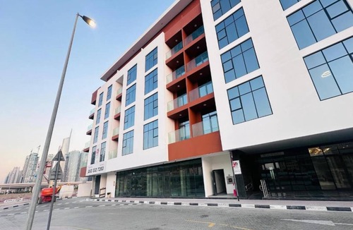 Jebel Ali House | Chic City Stay at JLT