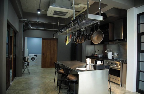 Phra Khanong Nuea House | Chic Ekkamai Escape Near BTS, Dining & Nightlife