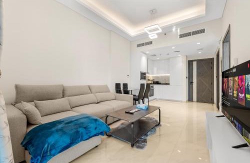 Al Barsha Apartment | Chic One-Bed Haven w Pool & Gym Heart of Dubai