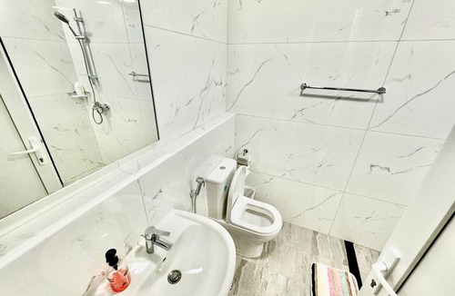 Bur Dubai Apartment | Chic Studio apartment in fabulous Dubai with WiFi, AC