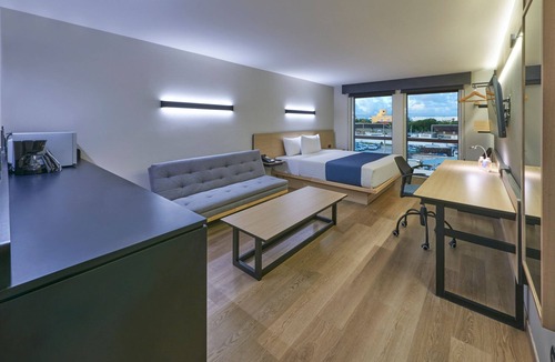 Alfredo V. Bonfil Hotel | City Express By Marriott Cancun Aeropuerto