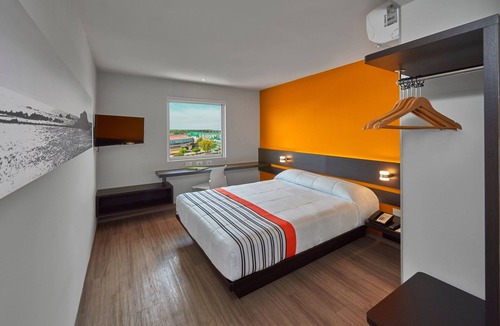 Leon Hotel | City Express Junior by Marriott León Centro De Convenciones