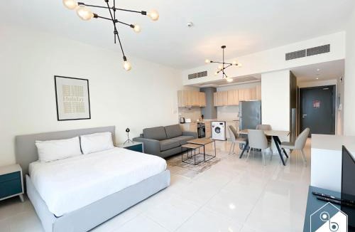 Business Bay Apartment | City-View Studio in AG Tower l Pool & Gym Access