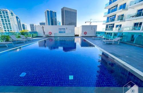 Business Bay Apartment | City-View Studio in AG Tower l Pool & Gym Access
