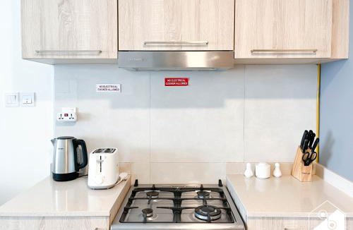 Business Bay Apartment | City-View Studio in AG Tower l Pool & Gym Access