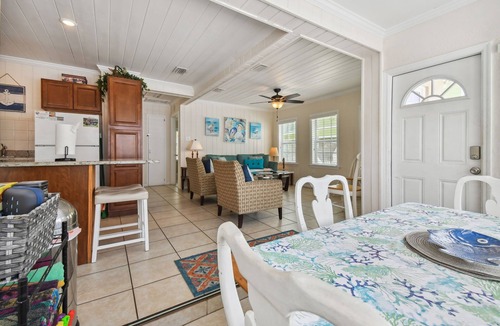 Clearwater Beach House | Clearwater Beach Cottage 15H Steps to Beach | Beach Gear Included!