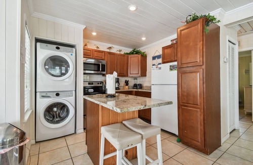 Clearwater Beach House | Clearwater Beach Cottage 15H Steps to Beach | Beach Gear Included!