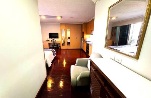 Yan Nawa Hotel | Collection O The Step Sathorn