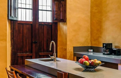 Centro House | Colonial 4BR Gem Downtown +Private Pool+Garden+BBQ