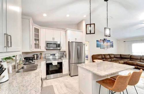 North Port House | Comfortable & Relaxing Home~-Hot Tub~Sleeps 12