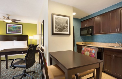 Biggar Hotel | Comfortable Unit for Business Travel | Kitchen, Shuttle, and Free Breakfast